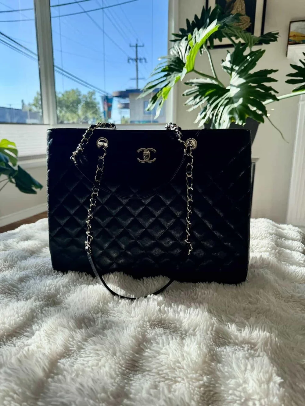 BRAND NEW Chanel Black Quilted Chain-Handle Tote with Matching Wallet - Picture 4 of 16